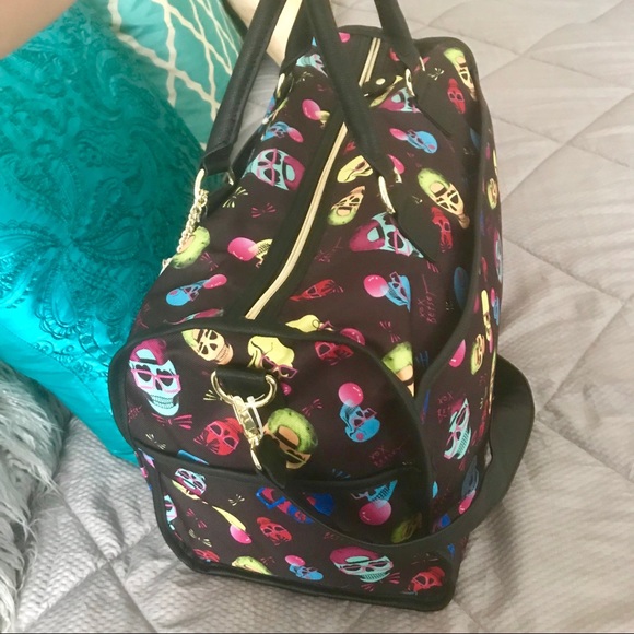 Betsey Johnson Skull Party Large Duffel Weekender - Picture 8 of 8